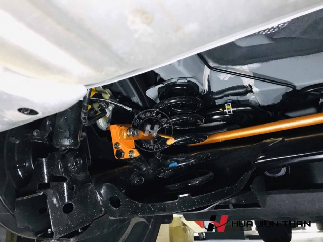 CX-30 SUMMIT 後下扭力桿