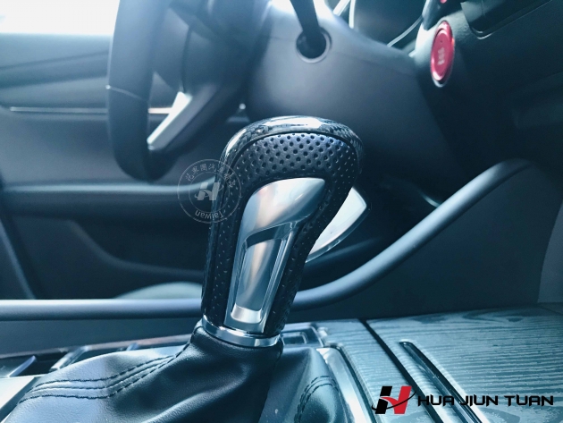 CX-30 卡夢排檔頭
