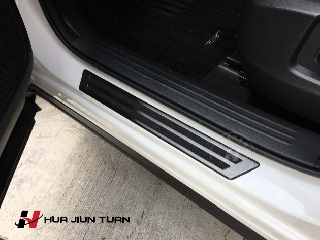 CX-5 II 黑鈦絲下門檻