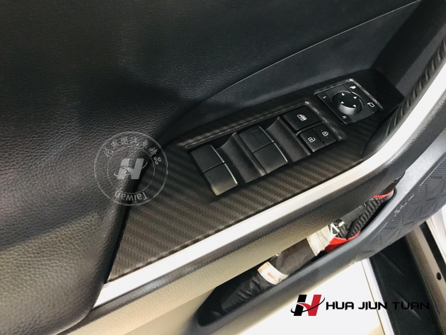 RAV4 按鍵飾板+排檔貼片 (卡夢紋)