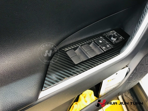 RAV4 按鍵飾板+排檔貼片 (卡夢紋)