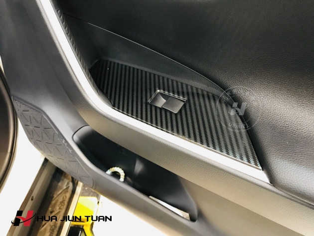 RAV4 按鍵飾板+排檔貼片 (卡夢紋)