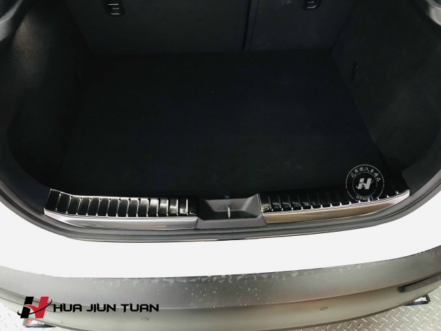 CX-30 黑鈦絲內後護板